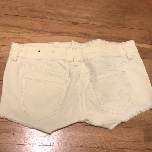 Light yellow ripped jean shorts - Picture 2 of 2